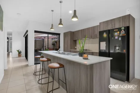 Property photo of 2/3 Santander Crescent Point Cook VIC 3030