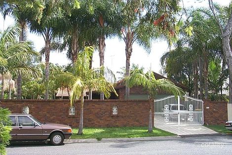 Property photo of 30 Dunkeith Avenue Benowa QLD 4217