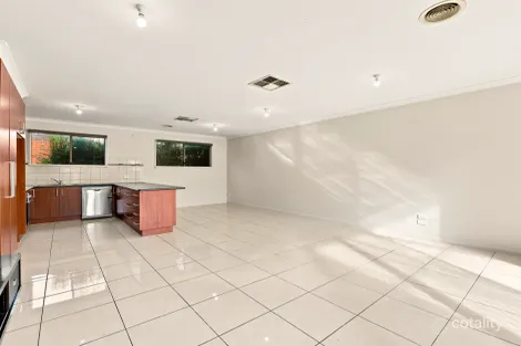 Property photo of 1/4 Bunya Place Werribee VIC 3030