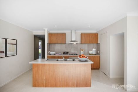 Property photo of 53 Gallery Way Pakenham VIC 3810