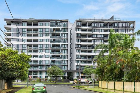 Property photo of 2021/123 Cavendish Road Coorparoo QLD 4151