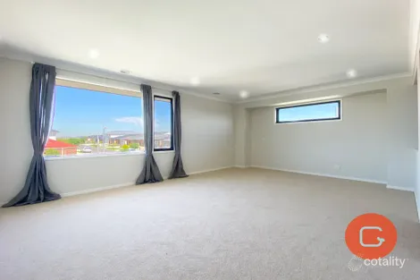 Property photo of 32 Oberon Street Point Cook VIC 3030