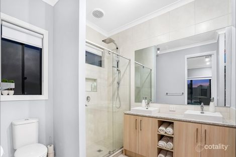 Property photo of 4 Dunbar Street Fraser Rise VIC 3336