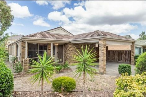 2 Dobson Cres, Lynbrook, VIC 3975