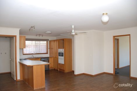 Property photo of 2 Dobson Crescent Lynbrook VIC 3975