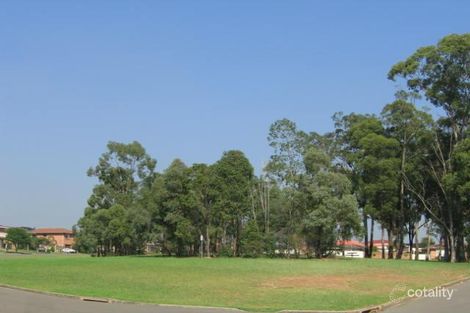 27 Kingfisher Ave, Bossley Park, NSW 2176