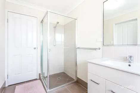 Property photo of 5 Jomarant Place Kawana QLD 4701