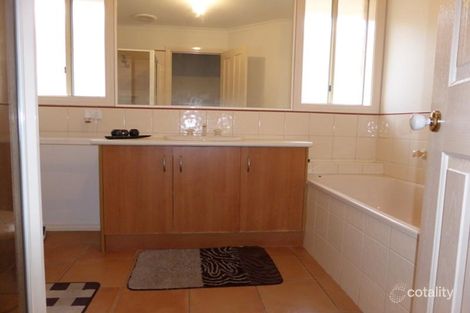 Property photo of 16 Sommersby Road Point Cook VIC 3030