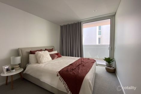 Property photo of 21 Honeysuckle Drive Newcastle NSW 2300