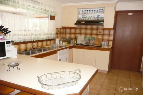 Property photo of 3 Whimbrel Court Werribee VIC 3030
