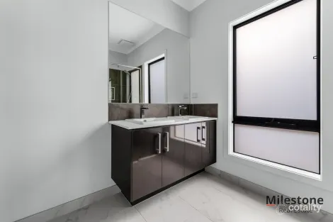 Property photo of 18 Bonifacio Road Clyde VIC 3978