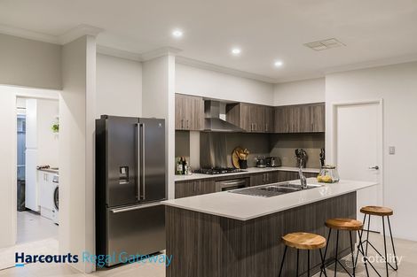 Property photo of 11 Johnsonia Bend Hammond Park WA 6164