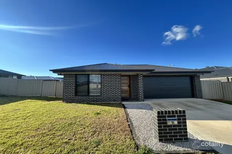 Property photo of 16 Yarra Place Dubbo NSW 2830