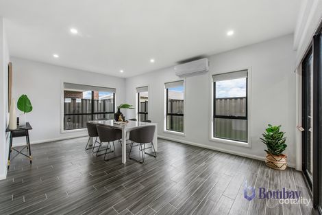 Property photo of 30 Holbrook Crescent Kalkallo VIC 3064