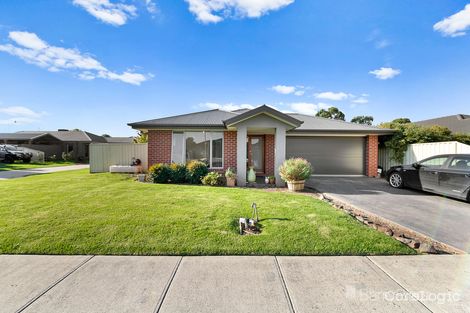 Property photo of 10 Delft Place Pakenham VIC 3810