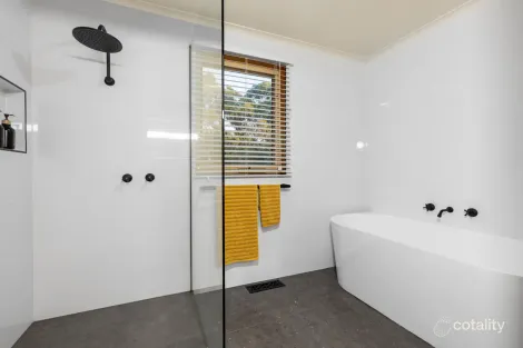 Property photo of 30 Darriwell Drive Mount Helen VIC 3350