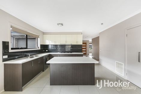 Property photo of 27 Alarah Boulevard Cranbourne West VIC 3977