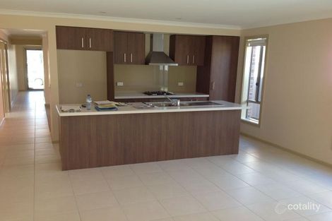 Property photo of 23 Yellow Robin Circuit Cranbourne East VIC 3977