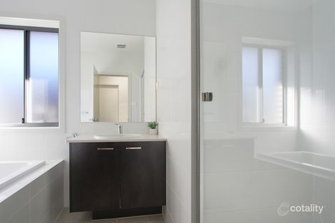 Property photo of 2 Sapphire Road Stream Hill NSW 2526