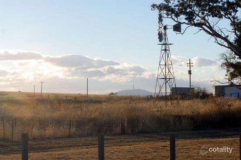 Property photo of 16 Franklin Court Jerrabomberra NSW 2619