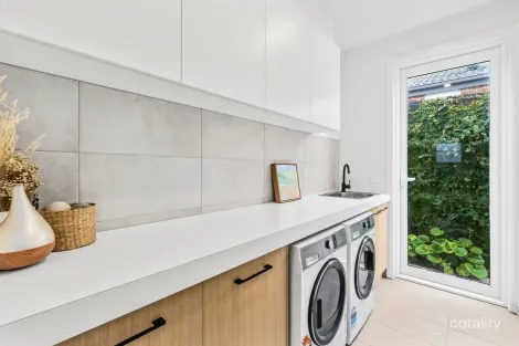 Property photo of 16 Whiteley Street Mount Duneed VIC 3217