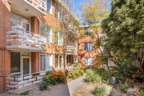 2/35 Dickens St, Elwood, VIC 3184
