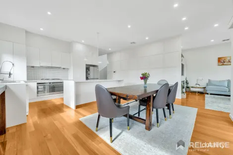 Property photo of 26 Damaine Circuit Caroline Springs VIC 3023