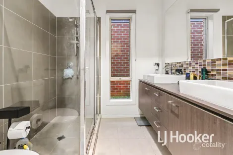 Property photo of 5 Pimpernel Place Cranbourne North VIC 3977