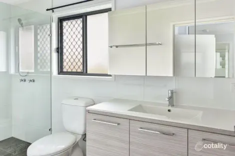 Property photo of 2/30 Third Avenue Sandgate QLD 4017