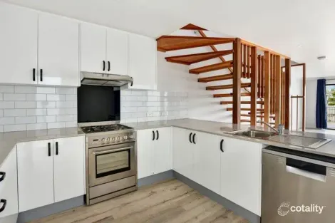 Property photo of 2/30 Third Avenue Sandgate QLD 4017