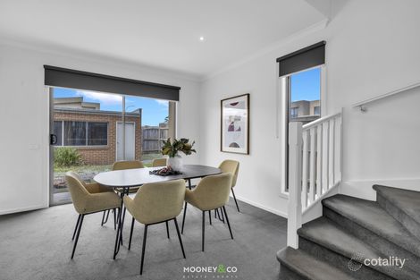 Property photo of 2 Aviara Walk Cranbourne VIC 3977