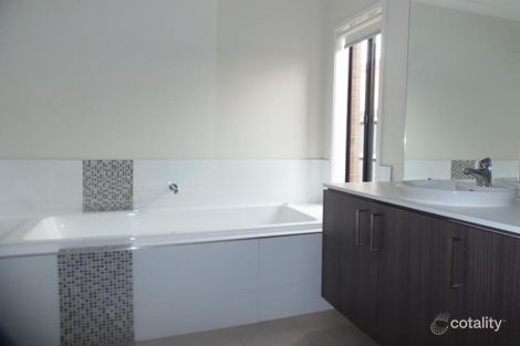 Property photo of 24 Balmain Circuit Taylors Hill VIC 3037