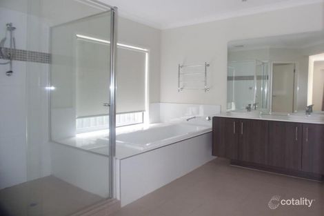 Property photo of 24 Balmain Circuit Taylors Hill VIC 3037