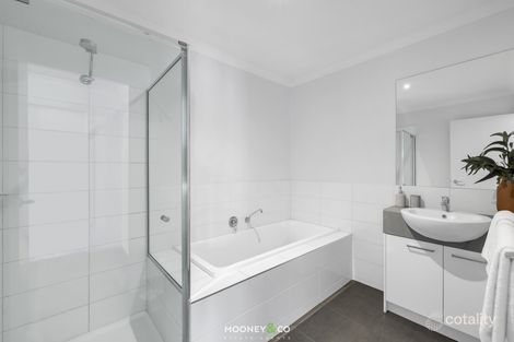 Property photo of 2 Aviara Walk Cranbourne VIC 3977