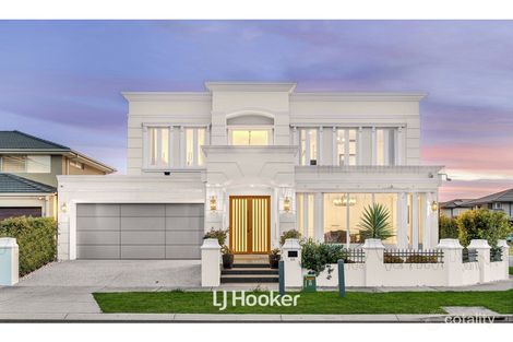 Property photo of 10 Emily Promenade Keysborough VIC 3173
