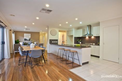 Property photo of 28 Bowmont Drive Derrimut VIC 3026