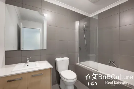 Property photo of 32 Stonewood Circuit Hadfield VIC 3046