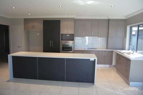 Property photo of 18 Glovar Street Emerald QLD 4720