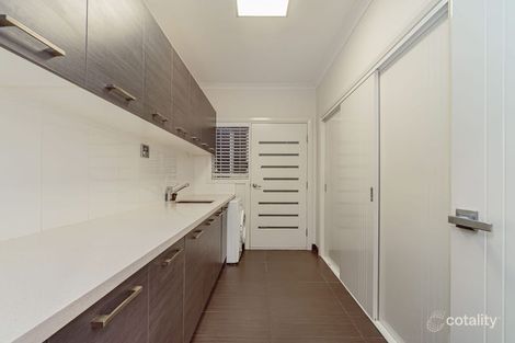 Property photo of 17 Watersedge Way Roxburgh Park VIC 3064