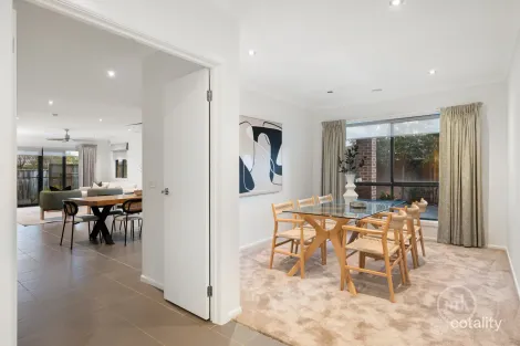 Property photo of 21 Breenview Place Doreen VIC 3754