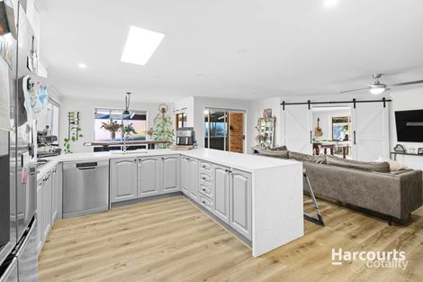 Property photo of 13 Jacqueline Place Pakenham VIC 3810