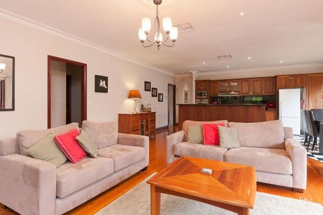 Property photo of 28 Summerhill Park Drive Mooroolbark VIC 3138
