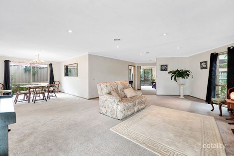 Property photo of 14 Megan Close Cranbourne West VIC 3977