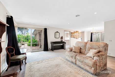 Property photo of 14 Megan Close Cranbourne West VIC 3977