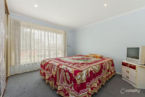 Property photo of 32 Tarana Crescent Kings Park VIC 3021