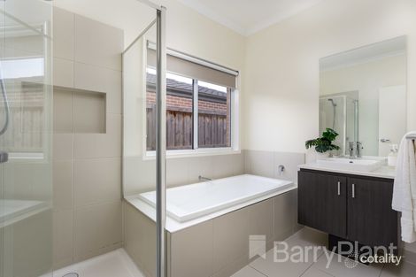 Property photo of 17 Chamberlain Way Williams Landing VIC 3027