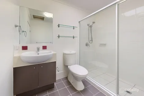 Property photo of 4/82 Clarence Road Indooroopilly QLD 4068