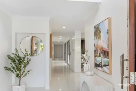 Property photo of 23 Nelson Place Carindale QLD 4152