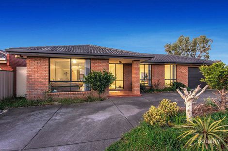 51 MEADOWBANK DR, SUNSHINE NORTH, VIC 3020