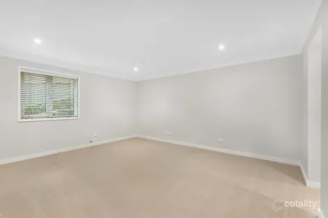 Property photo of 42 Arnott Crescent Warriewood NSW 2102